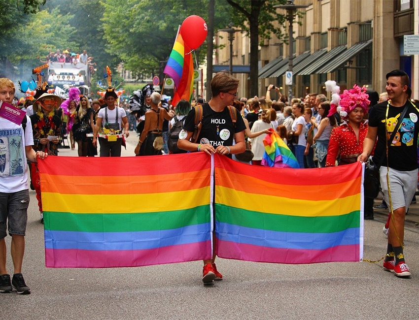 Ativistas pressionam líderes da Igreja da Inglaterra a acolherem agenda gay
